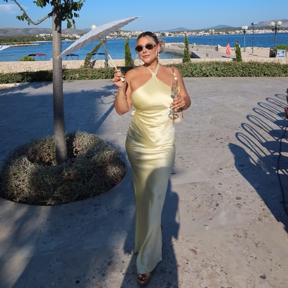 Retrofete Ester Dress in Yuzu - Picture 4 of 4